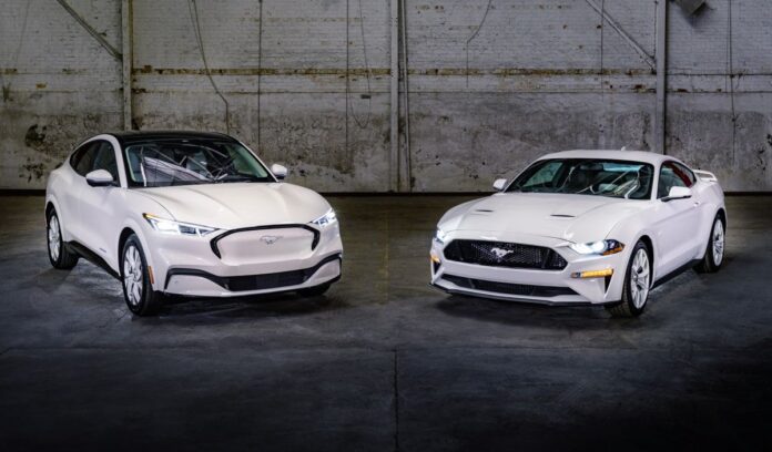 2021ford_mustangwhite