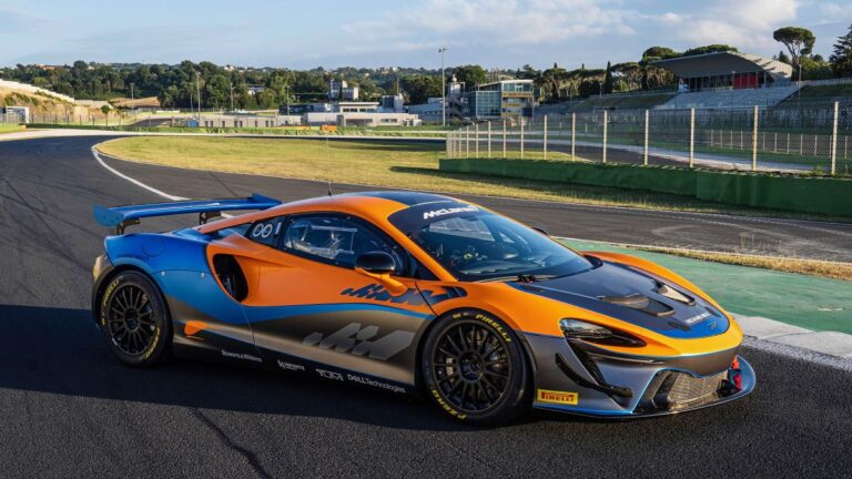 McLaren Artura GT4