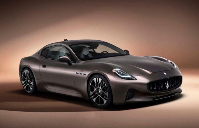 2022maserati_granturismo