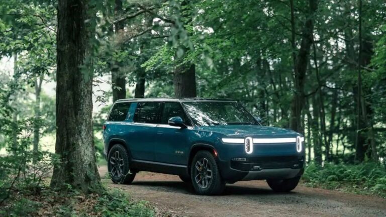 Rivian povlači skoro sve svoje automobile